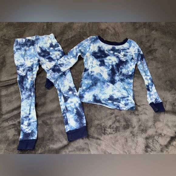 👕Very well loved size 5 tie dye winter pajamas-see all photos - Picture 1 of 3